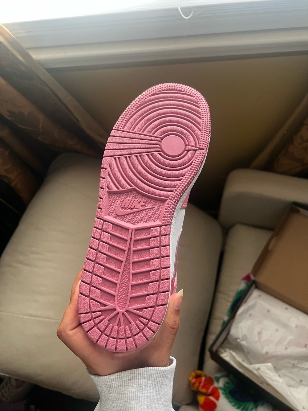 Air Jordan 1 Mid Coral Chalk/ Desert Berry-White - Picture 8 of 10